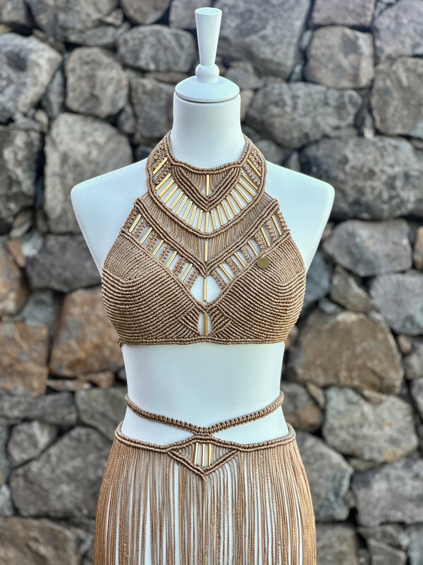 Conjunto Top con Hombreras y Falda