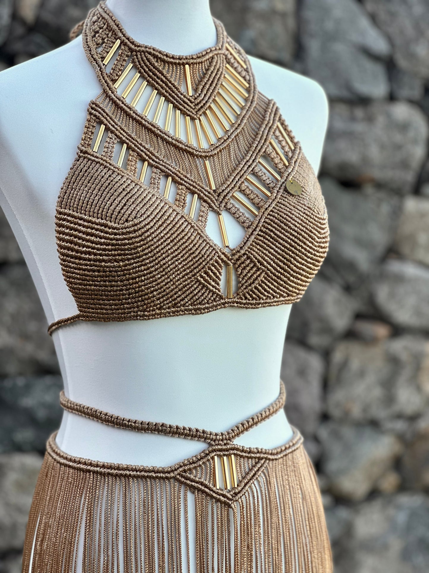 Conjunto Top con Hombreras y Falda
