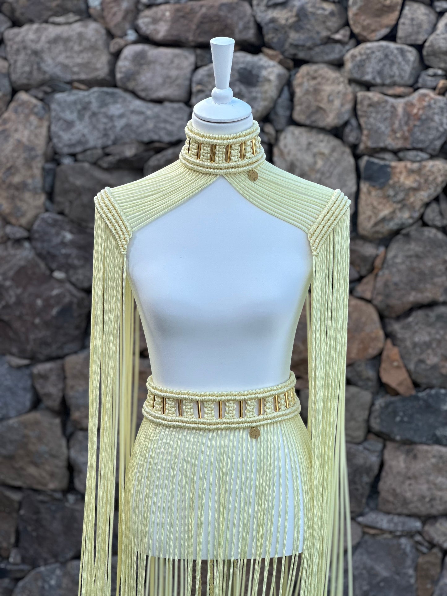 Conjunto Hombreras y Falda
